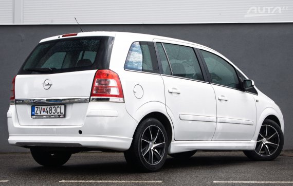 Opel Zafira 1.9 DTH 110kW MT6 / NA SPLÁTKY / NA PROTIÚČET 2009 bílá
