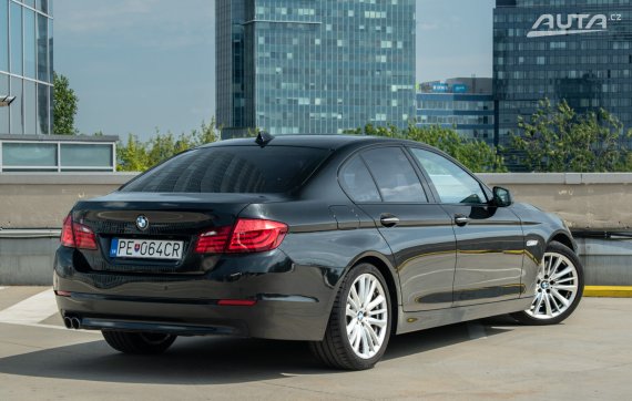 BMW Rad 5 530d / 190kW / A8 / AJ NA SPLÁTKY / PROTIÚČET 2013 černá