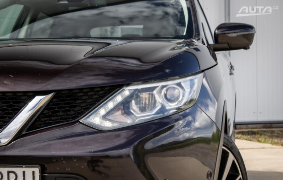 Nissan Qashqai 1.5 dCi Tekna, 81kW, M6 / AJ NA SPLÁTKY / PROTIÚČET / 2015 fialová