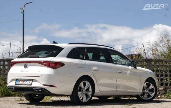 Seat Leon SP Sportstourer 1.5 TSI FR / 96kW / M6 / ZÁRUKA / AJ NA SPLÁTKY / PROTIÚČET 2022 bílá