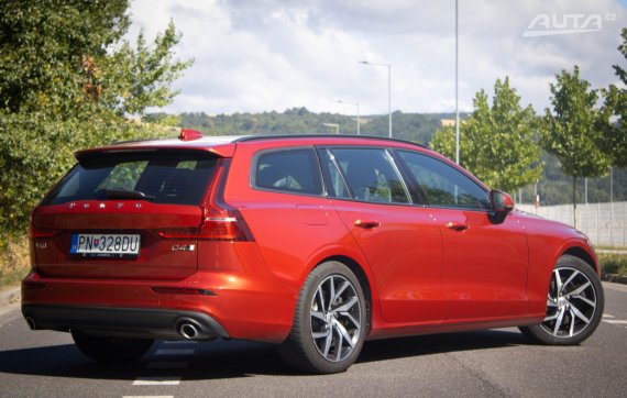 Volvo V60 2,0D 147kw A/T AWD 2018 červená