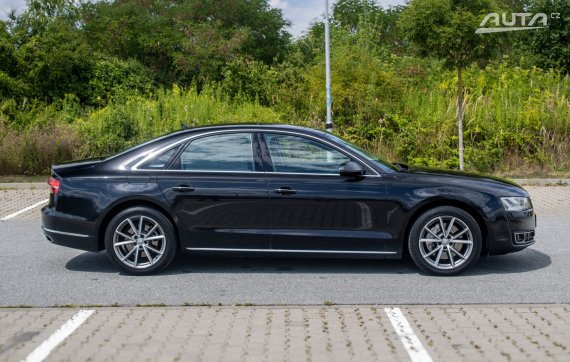 Audi A8 AT/8 4x4 190kW / AJ NA SPLÁTKY / PROTIÚČET/ 2016 černá
