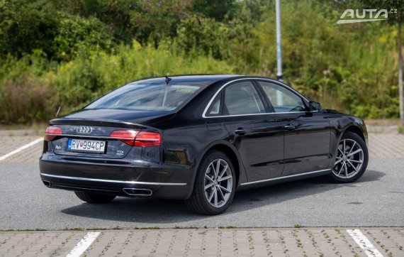 Audi A8 AT/8 4x4 190kW / AJ NA SPLÁTKY / PROTIÚČET/ 2016 černá