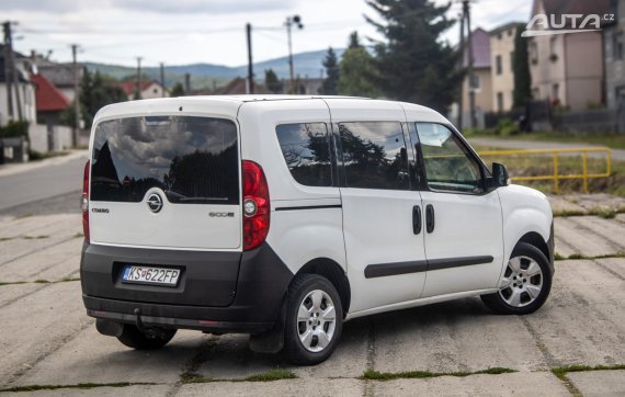 Opel Combo Van 66kW MT/5 / AJ NA SPLÁTKY / PROTIÚČET 2016 bílá