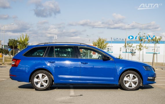 Škoda Octavia Combi 2.0 TDI MT/6 110kW / AJ NA SPLÁTKY / PROTIÚČET 2020 modrá