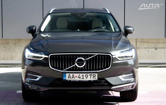Volvo XC60 B5 Inscription AWD A/T 2020 šedá