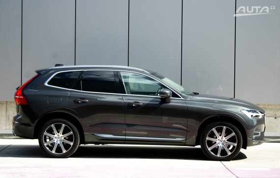 Volvo XC60 B5 Inscription AWD A/T 2020 šedá