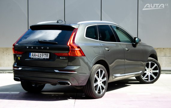 Volvo XC60 B5 Inscription AWD A/T 2020 šedá