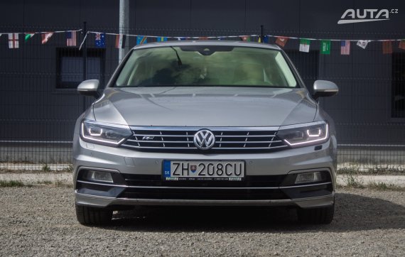 Volkswagen Passat 2.0 BiTDI BMT R-Line Highline 4 MOTION DSG 176kW / NA SPLÁTKY / NA PROTIÚČET 2018 stříbrná metalíza