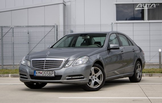 Mercedes-Benz E trieda Sedan 300 CDI Blue Elegance, 170kW, A7 / AJ NA SPLÁTKY / PROTIÚČET / 2012 - hlavní pohled