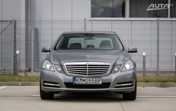 Mercedes-Benz E trieda Sedan 300 CDI Blue Elegance, 170kW, A7 / AJ NA SPLÁTKY / PROTIÚČET / 2012 šedá