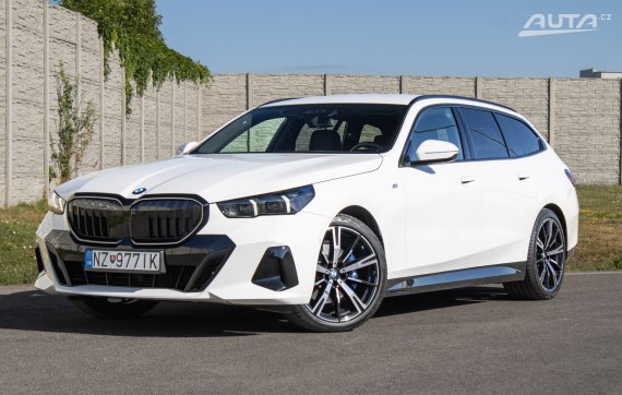 BMW Rad 5 Touring 520d  mHEV xDrive A/T M-Sport Pro, 145kW / AJ NA SPLÁTKY / PROTIÚČET / 2024 - hlavní pohled