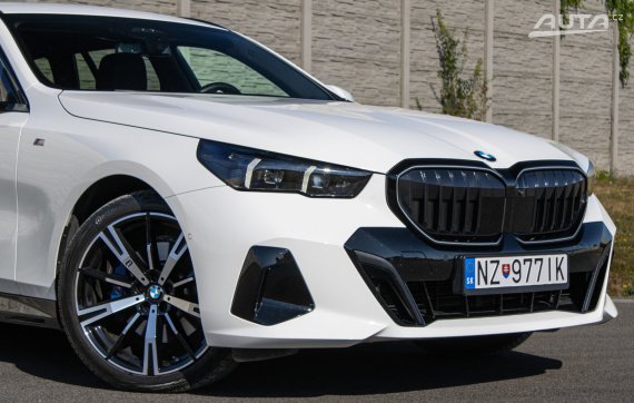 BMW Rad 5 Touring 520d  mHEV xDrive A/T M-Sport Pro, 145kW / AJ NA SPLÁTKY / PROTIÚČET / 2024 bílá
