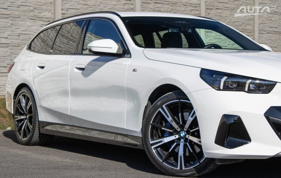 BMW Rad 5 Touring 520d  mHEV xDrive A/T M-Sport Pro, 145kW / AJ NA SPLÁTKY / PROTIÚČET / 2024 bílá