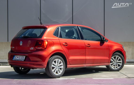 Volkswagen Polo 1.2 TSI BMT Comfortline / 66kW / M5 / ZÁRUKA / AJ NA SPLÁTKY / PROTIÚČET 2014 červená