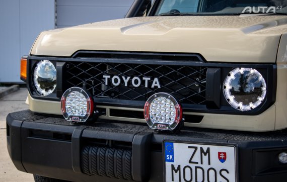 Toyota Land Cruiser 79 LX 2.8L Double Cab A/T, 150kW / AJ NA SPLÁTKY / PROTIÚČET / 2025 hnědá