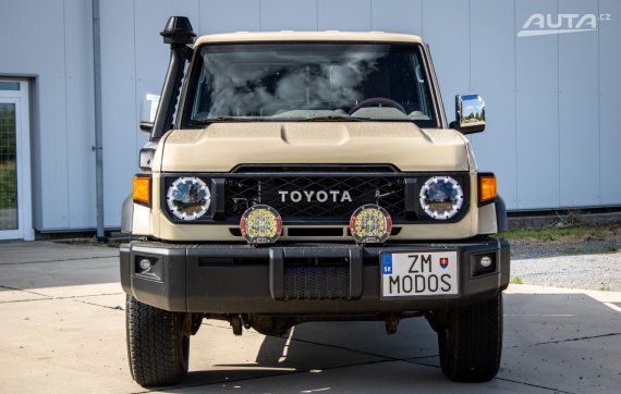 Toyota Land Cruiser 79 LX 2.8L Double Cab A/T, 150kW / AJ NA SPLÁTKY / PROTIÚČET / 2025 hnědá