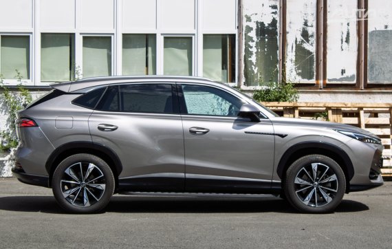 Mg HS 1.5 AT/2 105kW / NA SPLÁTKY / NA PROTIÚČET 2025 šedá