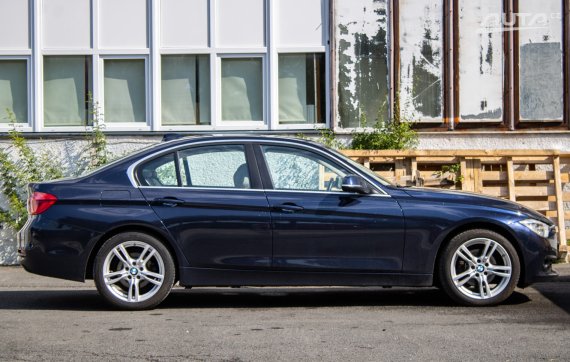 BMW Rad 3 320 xDrive Advantage / 140kW / A8 / ZÁRUKA / AJ NA SPLÁTKY / PROTIÚČET 2016 modrá