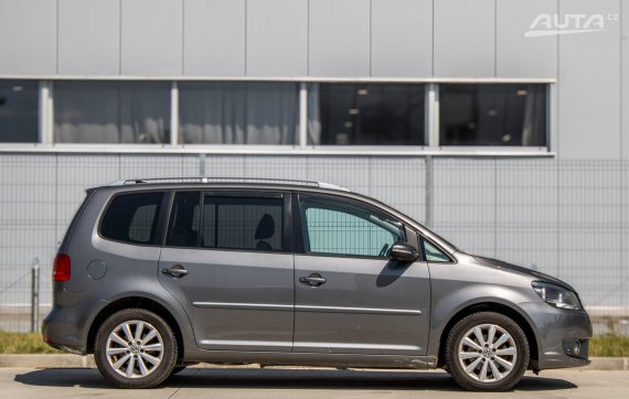 Volkswagen Touran 1.6 TDI DPF BMT Highline DSG - 7 Miest / AJ NA SPLÁTKY / PROTIÚČET 2011 šedá