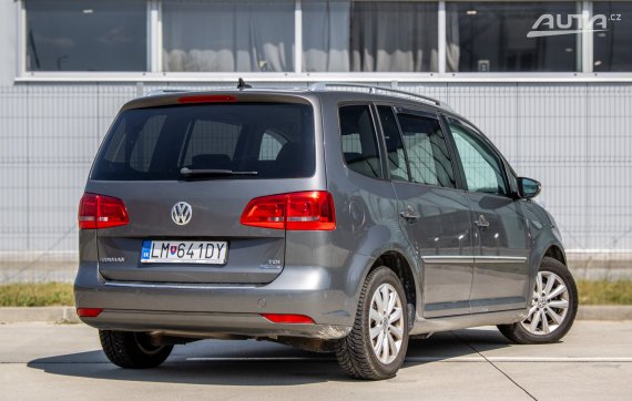 Volkswagen Touran 1.6 TDI DPF BMT Highline DSG - 7 Miest / AJ NA SPLÁTKY / PROTIÚČET 2011 šedá