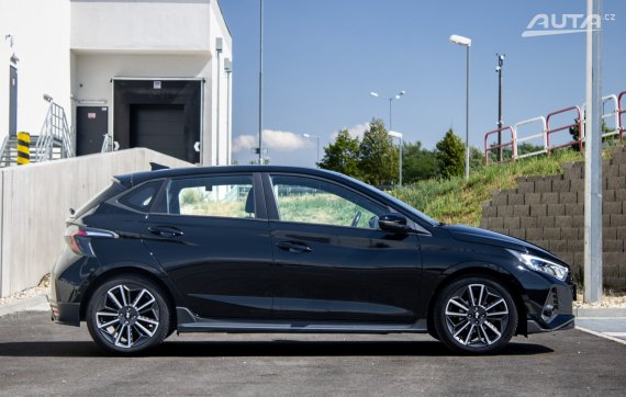 Hyundai i20 1.2i N Line / 62kW / M5 / ZÁRUKA / AJ NA SPLÁTKY / PROTIÚČET 2023 černá