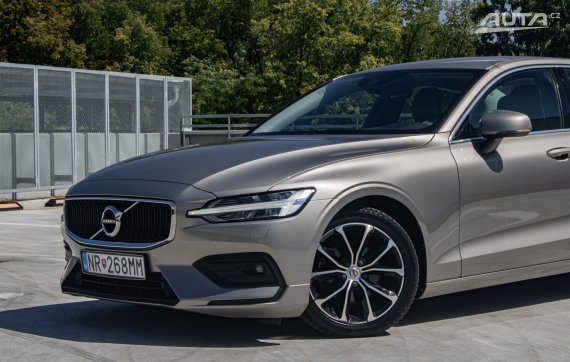 Volvo S60 T4 2.0 190k Geartronic, 140kW, A8 / AJ NA SPLÁTKY / PROTIÚČET / 2020 stříbrná metalíza