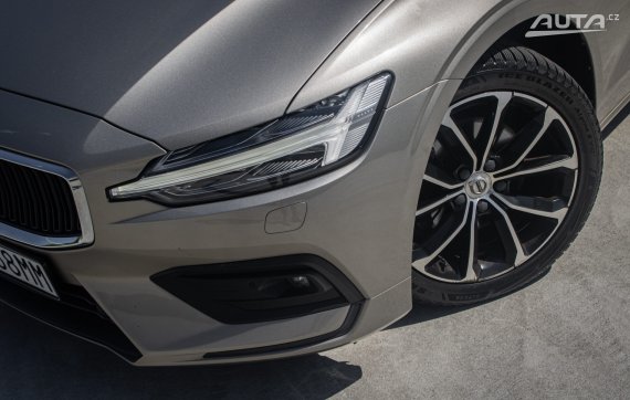 Volvo S60 T4 2.0 190k Geartronic, 140kW, A8 / AJ NA SPLÁTKY / PROTIÚČET / 2020 stříbrná metalíza