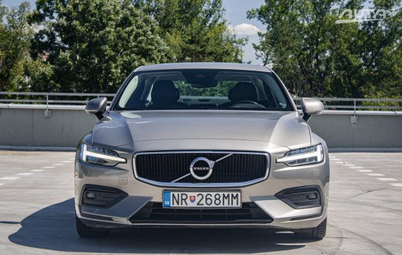 Volvo S60 T4 2.0 190k Geartronic, 140kW, A8 / AJ NA SPLÁTKY / PROTIÚČET / 2020 stříbrná metalíza