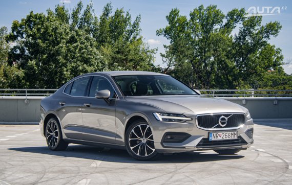 Volvo S60 T4 2.0 190k Geartronic, 140kW, A8 / AJ NA SPLÁTKY / PROTIÚČET / 2020 stříbrná metalíza