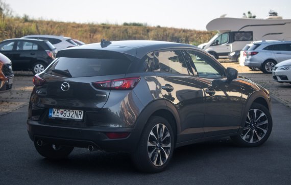Mazda CX-3 2.0 Skyactiv Takumi / 89kW / M6 / ZÁRUKA / AJ NA SPLÁTKY / PROTIÚČET 2021 šedá