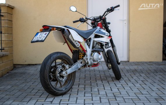 AJP PR4 240 Enduro / NA SPLÁTKY / NA PROTIÚČET 2020 bílá