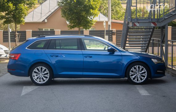 Škoda Superb Combi 2.0 TDI Live Plus DSG / 110kW / A7 / ZÁRUKA / AJ NA SPLÁTKY / PROTIÚČET 2021 modrá