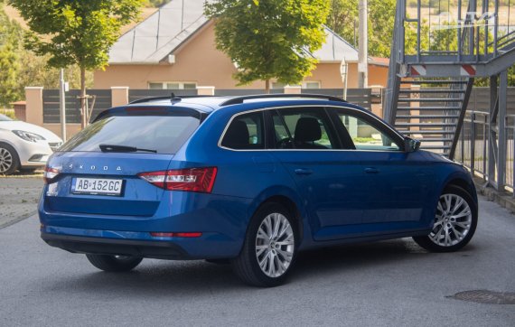 Škoda Superb Combi 2.0 TDI Live Plus DSG / 110kW / A7 / ZÁRUKA / AJ NA SPLÁTKY / PROTIÚČET 2021 modrá