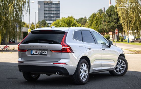 Volvo XC60 D4 Momentum FWD / 120kW / A8 / ZÁRUKA / AJ NA SPLÁTKY / PROTIÚČET 2019 šedá