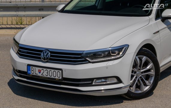 Volkswagen Passat Variant 2.0 BiTDI 240k BMT Highline 4MOTION DSG / TOP STAV / 1 MAJITEL / 2017 bílá