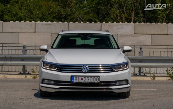 Volkswagen Passat Variant 2.0 BiTDI 240k BMT Highline 4MOTION DSG / TOP STAV / 1 MAJITEL / 2017 bílá