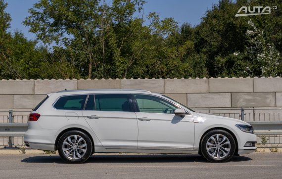 Volkswagen Passat Variant 2.0 BiTDI 240k BMT Highline 4MOTION DSG / TOP STAV / 1 MAJITEL / 2017 bílá