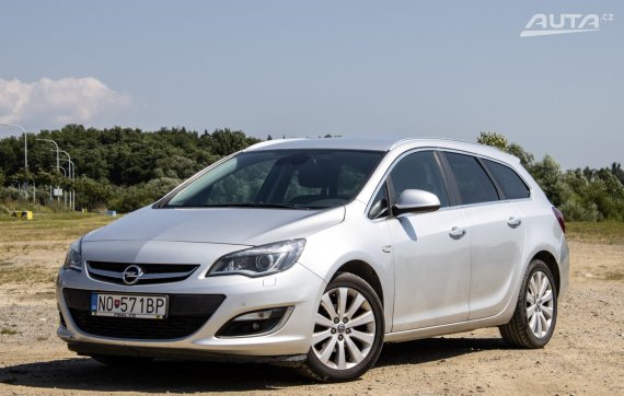 Opel Astra Sport Tourer 1.4 Turbo Cosmo / 103kW / M6 / ZÁRUKA / AJ NA SPLÁTKY / PROTIÚČET 2013 - hlavní pohled