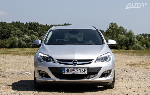 Opel Astra Sport Tourer 1.4 Turbo Cosmo / 103kW / M6 / ZÁRUKA / AJ NA SPLÁTKY / PROTIÚČET 2013 šedá