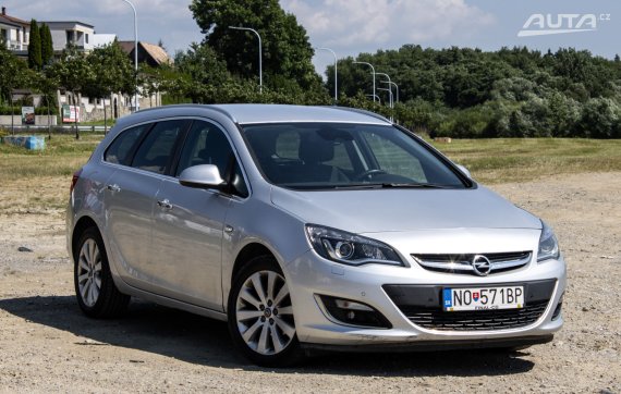 Opel Astra Sport Tourer 1.4 Turbo Cosmo / 103kW / M6 / ZÁRUKA / AJ NA SPLÁTKY / PROTIÚČET 2013 šedá