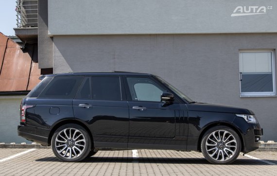 Land Rover Range Rover 4.4L SDV8 Autobiography / 250kW / A8 / ZÁRUKA / AJ NA SPLÁTKY / PROTIÚČET 2013 černá