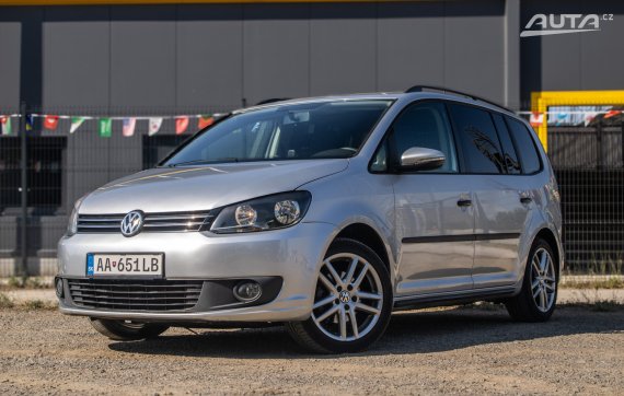Volkswagen Touran TDI AT/7 77kW / AJ NA SPLÁTKY / PROTIÚČET 2013 - hlavní pohled