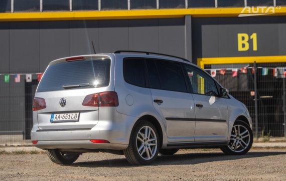 Volkswagen Touran TDI AT/7 77kW / AJ NA SPLÁTKY / PROTIÚČET 2013 stříbrná metalíza