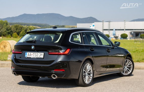 BMW Rad 3 Touring G21 320d xDrive mHEV / 140kW / A8 / ZÁRUKA / AJ NA SPLÁTKY / PROTIÚČET 2023 černá