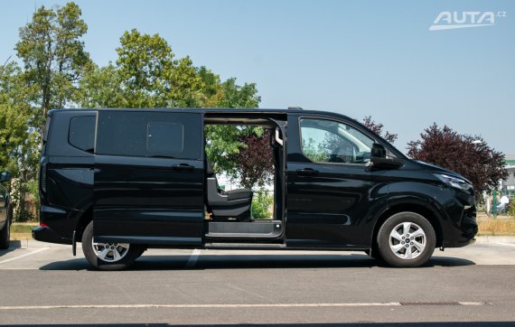 Ford Transit Custom 2.0 TDCi EcoBlue Trend L2H1 / 125kW / A8 / ZÁRUKA / AJ NA SPLÁTKY / PROTIÚČET 2025 černá