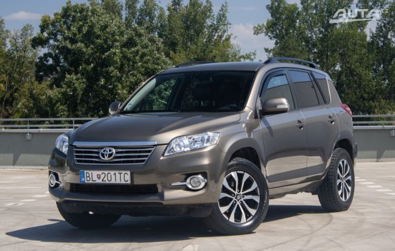 Toyota RAV4 2.2 D-4D Lux 4x4 / 110kW / M6 / AJ NA SPLÁTKY / PROTIÚČET 2010 - hlavní pohled