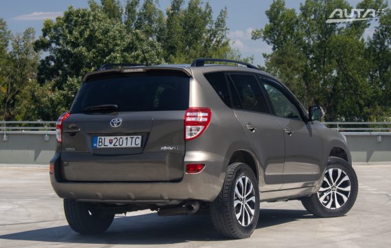 Toyota RAV4 2.2 D-4D Lux 4x4 / 110kW / M6 / AJ NA SPLÁTKY / PROTIÚČET 2010 hnědá