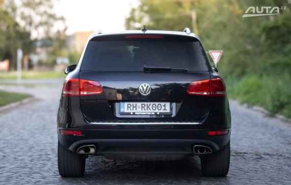 Volkswagen Touareg 3.0 TDI V6 / 180kW / A8 / ZÁRUKA / AJ NA SPLÁTKY / PROTIÚČET 2013 černá