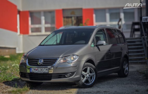 Volkswagen Touran 1.9 TDI Highline / 77kW / M6 / AJ NA SPLÁTKY / PROTIÚČET 2009 - hlavní pohled